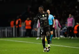Nuno Mendes zszedł z urazem. PSG czeka na ocenę przed meczem z Barceloną