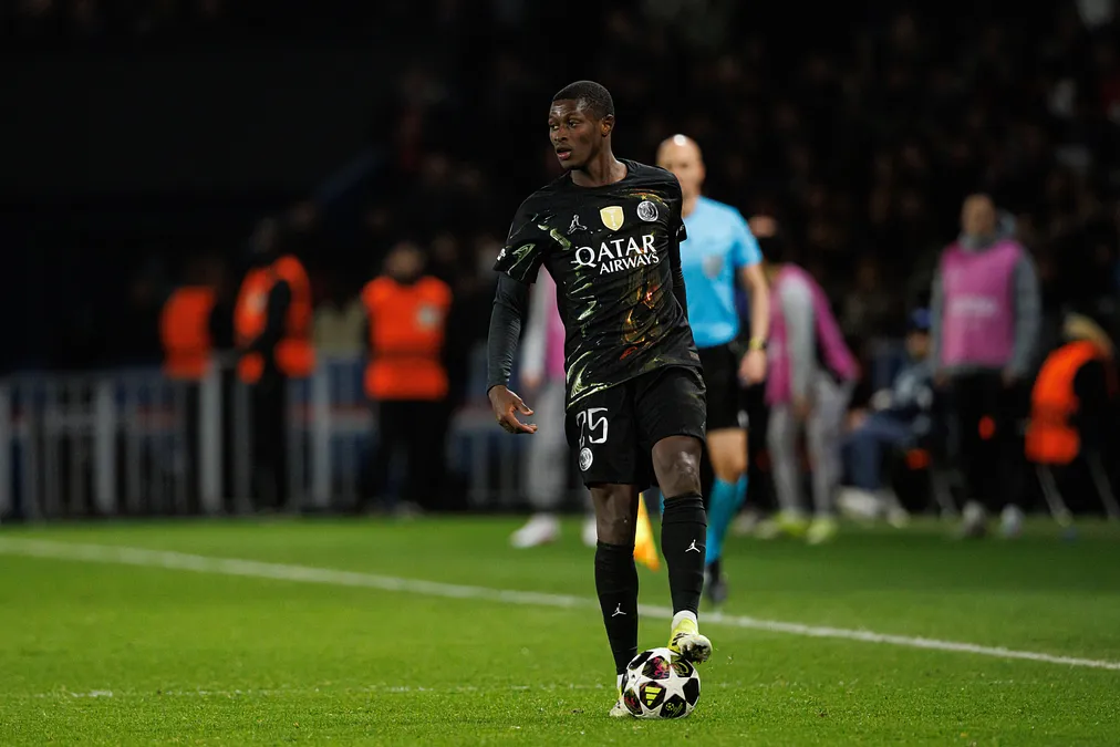 Nuno Mendes zszedł z urazem. PSG czeka na ocenę przed meczem z Barceloną
