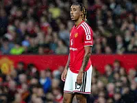 PSG i Bayern obserwują obrońcę Manchesteru United. Klub ma twardy orzech do zgryzienia