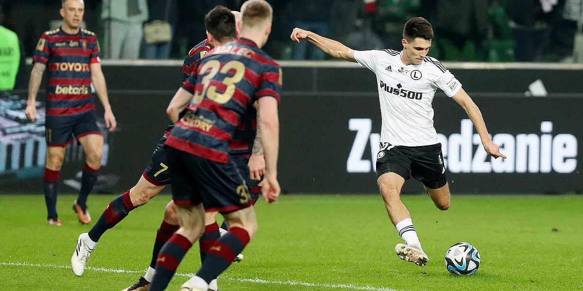 Bartosz Kapustka przedłuża kontrakt z Legią do 2028 roku