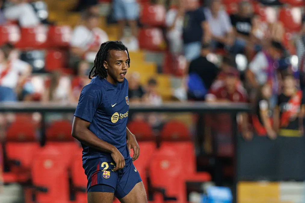 Liverpool przygotowuje potężną ofertę za Koundé z Barcelony