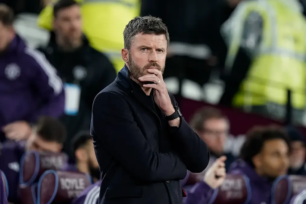 Manchester United nie zwolni Carricka. Klub podjął decyzję