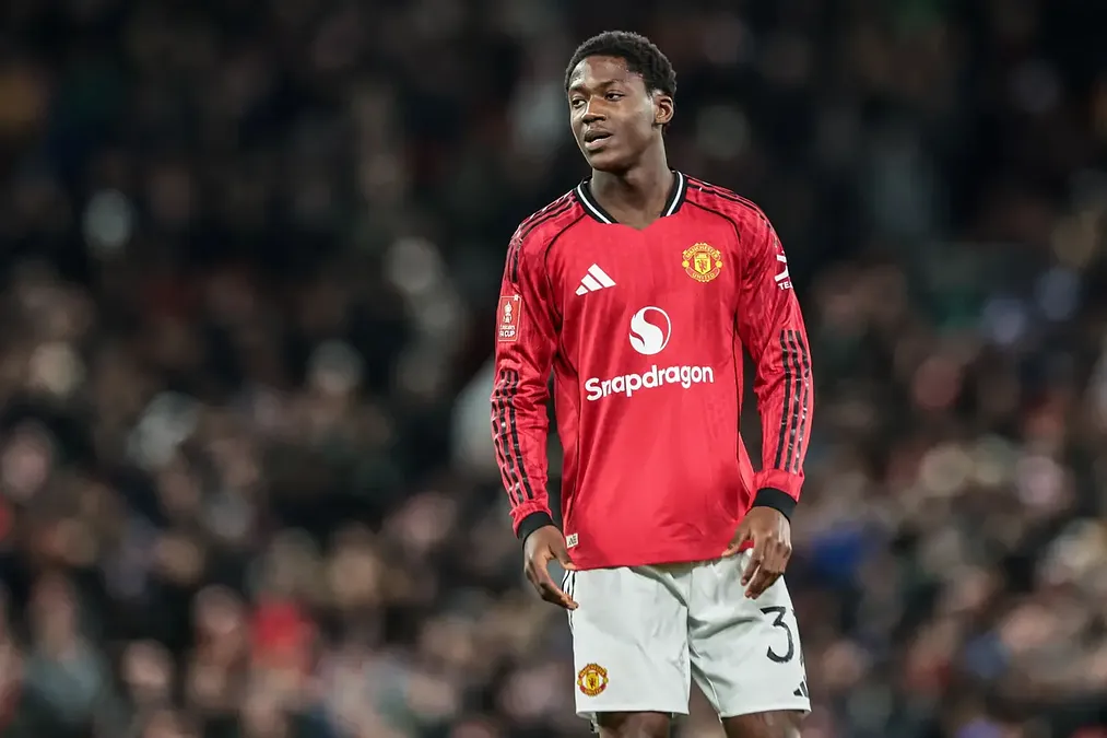 Kobbie Mainoo na dłużej w Manchesterze United — kontrakt do 2031 roku