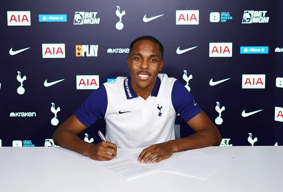 Mathys Tel strzela kluczowego gola dla Tottenhamu