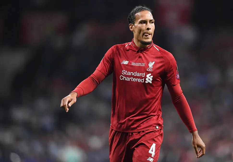 Virgil van Dijk nadal będzie kapitanem Holandii. Xavi potwierdził decyzję