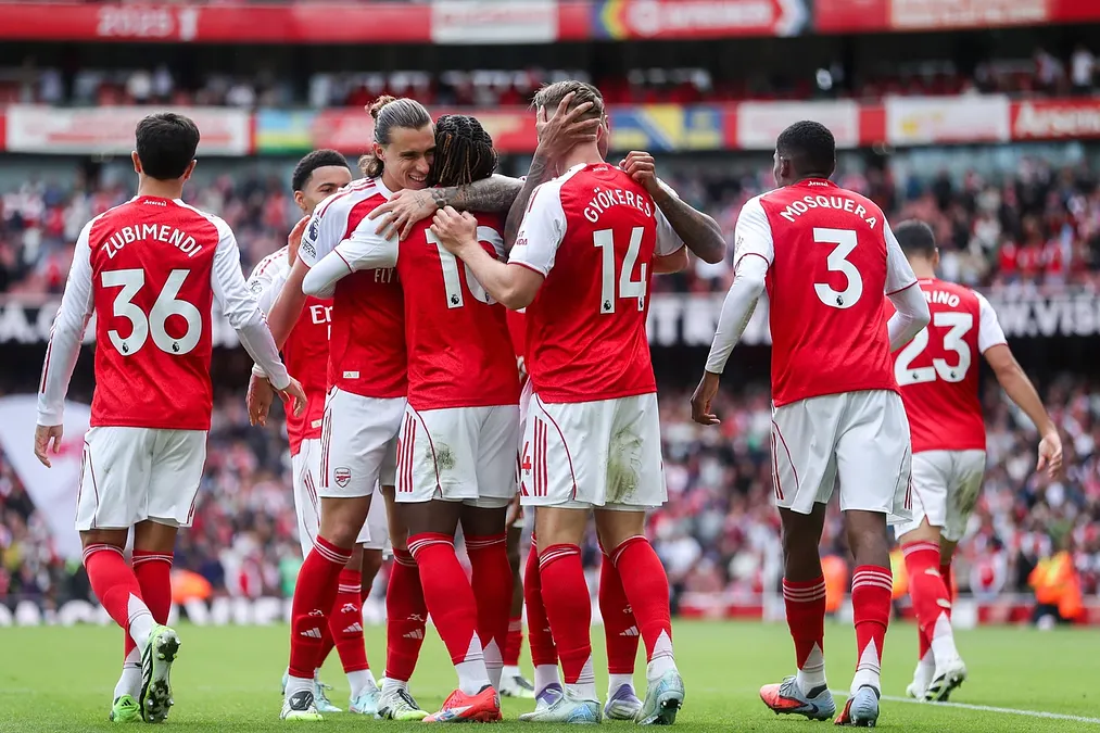 Bukayo Saka strzela, Arsenal w finale Ligi Mistrzów po 20 latach