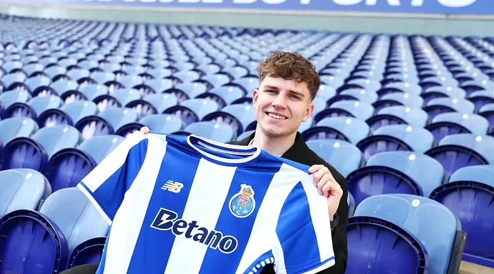 Oskar Pietuszewski pozostaje w FC Porto na dłużej
