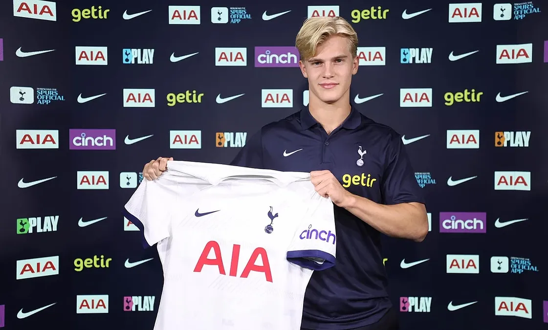 Napoli i Barcelona zainteresowane Lucasem Bergvallem. Możliwy transfer z Tottenhamu