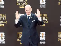 Arsène Wenger może wystartować przeciwko Infantino. Na razie milczy