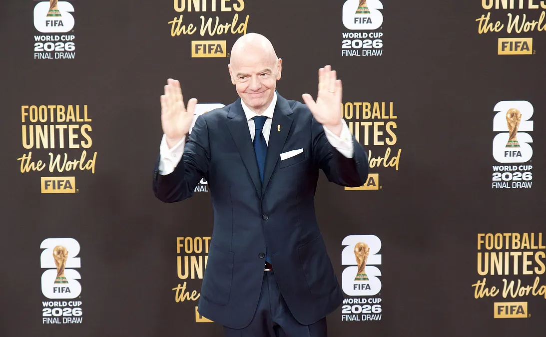 Arsène Wenger może wystartować przeciwko Infantino. Na razie milczy