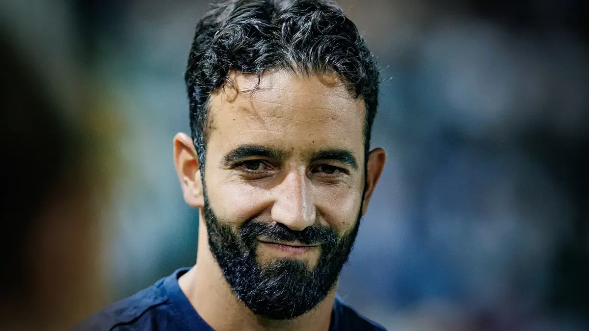 Milan blokuje transfer Estupinana do Aston Villa