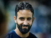 Milan blokuje transfer Estupinana do Aston Villa