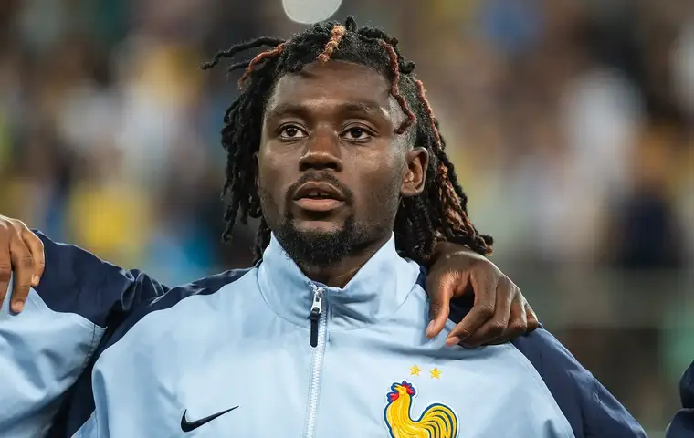 Manchester United negocjuje transfer Manu Kone z AS Roma