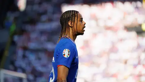 Liverpool zainteresowany Barcolą i Mbaye: PSG wycenia duet na 200 mln euro