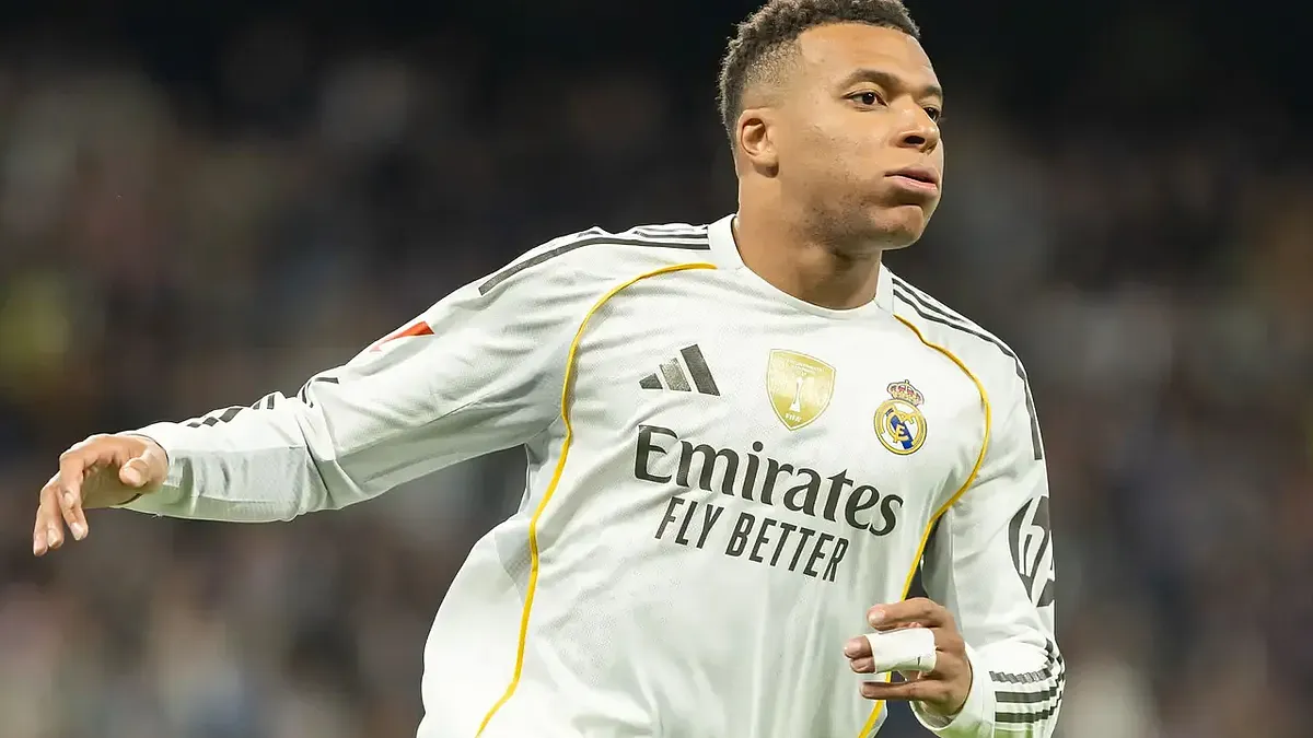 Mbappe wspiera transfer Olise do Realu Madryt, Bayern stawia opór
