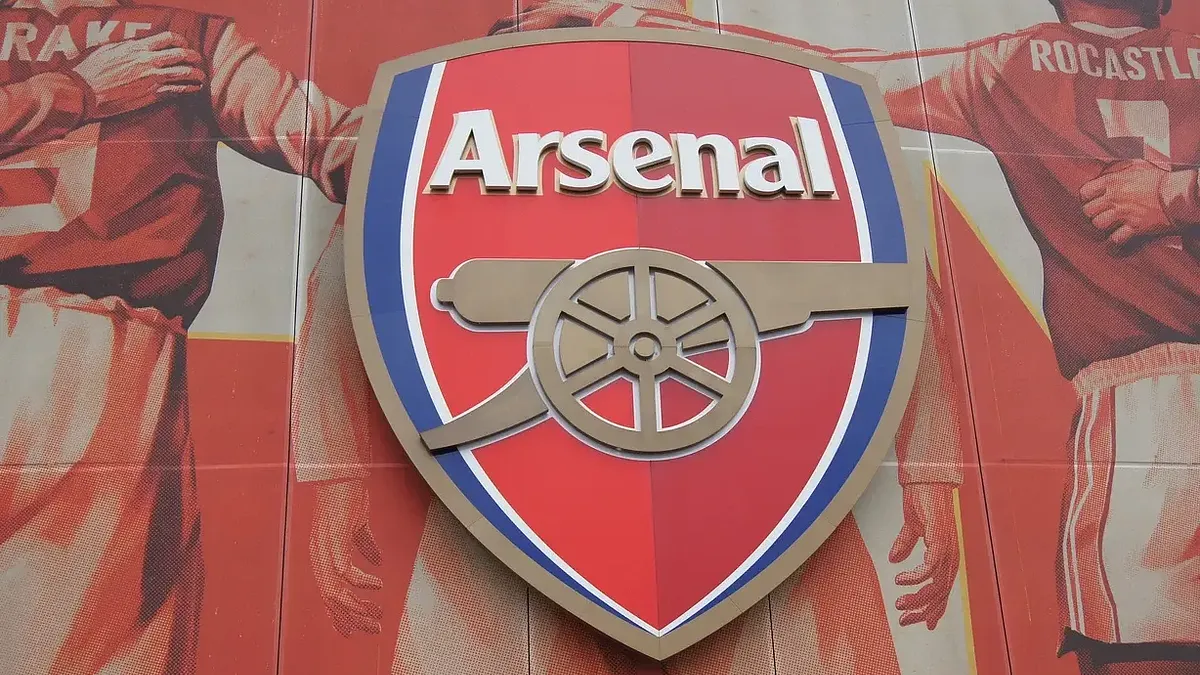 Problemy Arsenalu na prawej obronie przed finałem z PSG