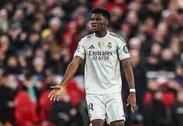 Manchester United zainteresowany Tchouaménim i Camavingą