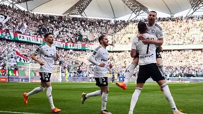 Legia wywozi trzy punkty z Niecieczy dzięki główce Adamskiego