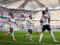 Legia wywozi trzy punkty z Niecieczy dzięki główce Adamskiego