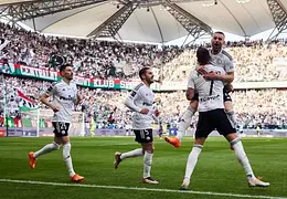 Legia wywozi trzy punkty z Niecieczy dzięki główce Adamskiego