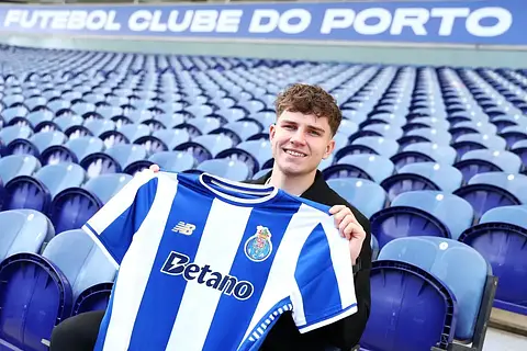 Oskar Pietuszewski pozostaje w FC Porto na dłużej