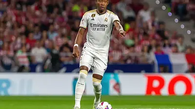 Manchester United celuje w Alabę – defensywne wzmocnienie z Realu