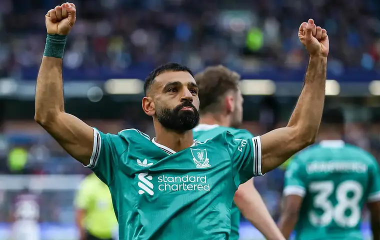 Salah i Robertson odchodzą z Liverpoolu – przełomowe zmiany w zespole!