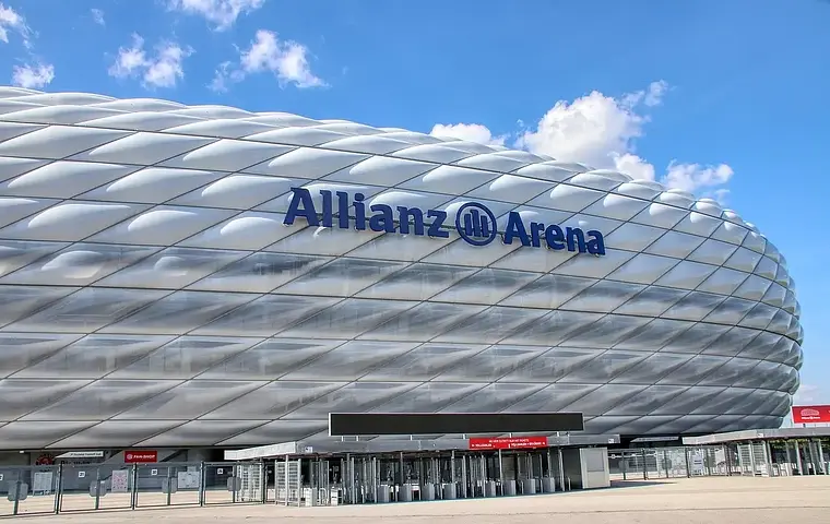 Bayern Monachium strzelają rekordowe gole, Lahm przypomina o obronie