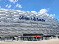 Bayern Monachium strzelają rekordowe gole, Lahm przypomina o obronie