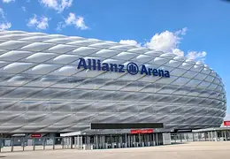 Bayern Monachium strzelają rekordowe gole, Lahm przypomina o obronie