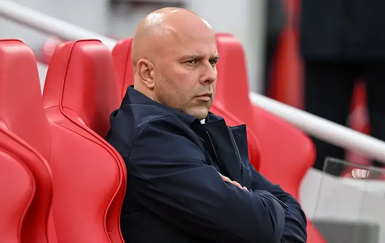 Liverpool żegna Arne Slota, Andoni Iraola na celowniku