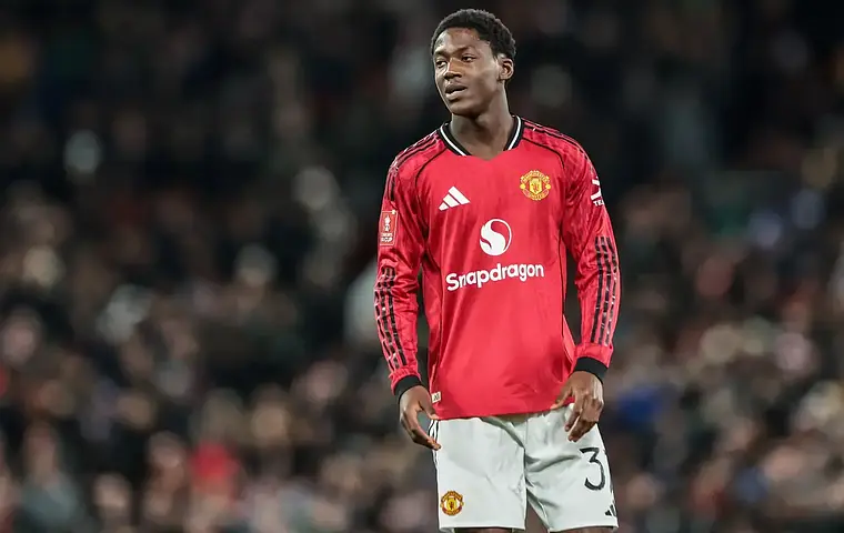 Kobbie Mainoo na dłużej w Manchesterze United — kontrakt do 2031 roku