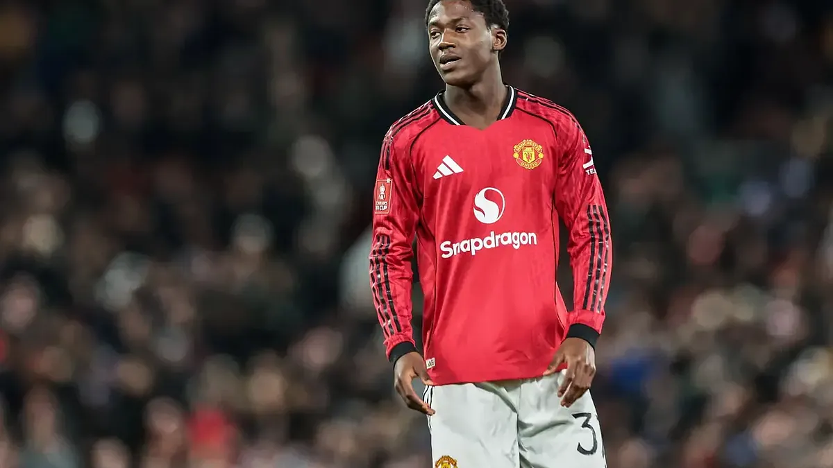 Kobbie Mainoo na dłużej w Manchesterze United — kontrakt do 2031 roku