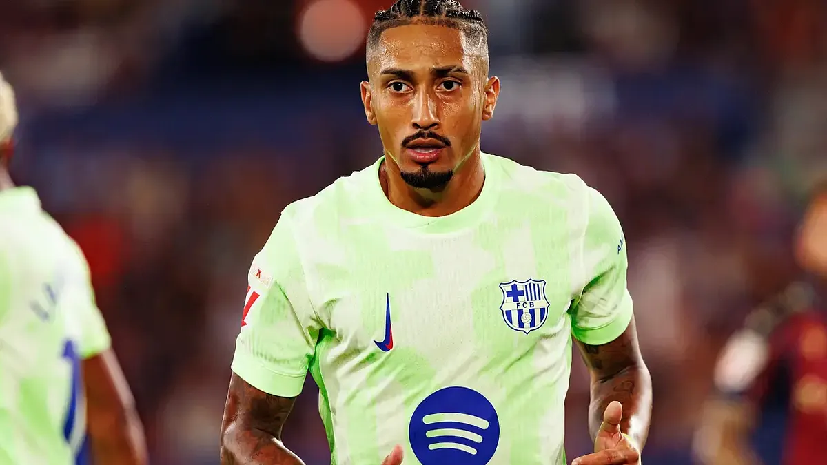 Barcelona planuje sprzedaż Raphinhi – zainteresowanie z Arabii Saudyjskiej